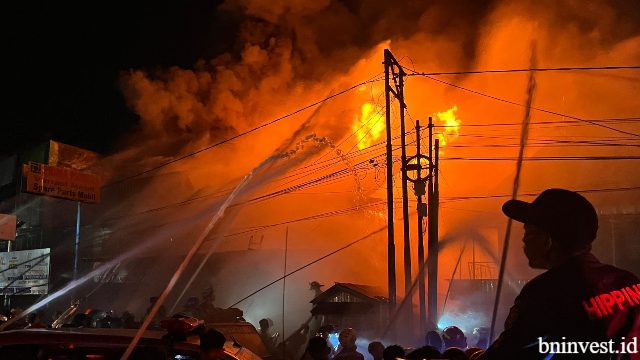 Diduga Akibat Korsleting Listrik Gudang Logistik di Tangerang Terbakar