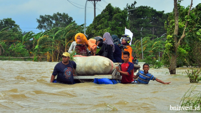 Tim SAR Temukan 2 Kakek Tenggelam dalam Banjir Kudus